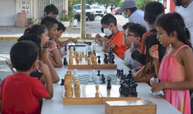Planean integración de club de ajedrez en colonia antorchista de Puebla