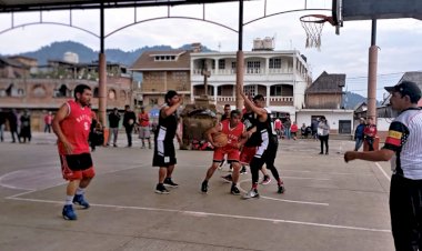 Impulsan indígenas antorchistas liga de basquetbol para veteranos