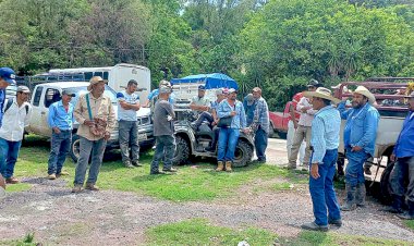 Logran campesinos antorchistas de Charo, entrega de fertilizante a bajo costo