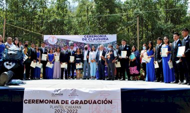 Antorcha es educación: Jóvenes estudiantes egresan del COBA  de Carapan