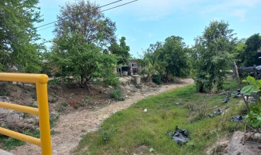 Pobladores de Tomatlán, expuestos a estragos por desastres naturales