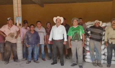 Antorcha logra fertilizante para campesinos de Tepeji del Río
