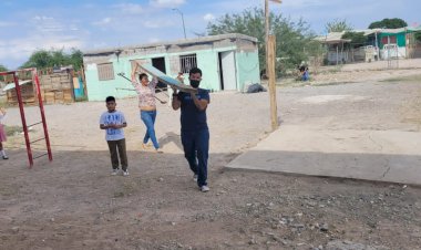 Maestros y vecinos mejoran entorno de escuela en Matamoros