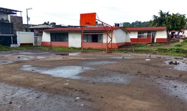 Ayuntamiento de Tacámbaro sigue sin resolver demandas del sector educativo: Antorcha