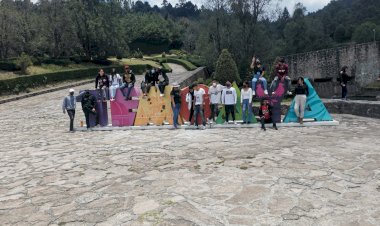 Visitan estudiantes antorchistas Centro Ceremonial Otomí 