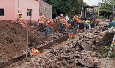 Revisión de la cuarta etapa de drenaje en Cofradía de Acuitapilco