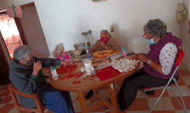 Crean taller de manualidades para adultos mayores