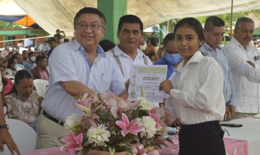 Los jóvenes deben estudiar y prepararse