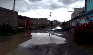 Damnificados por lluvias en Atenco reclaman apoyo gubernamental 