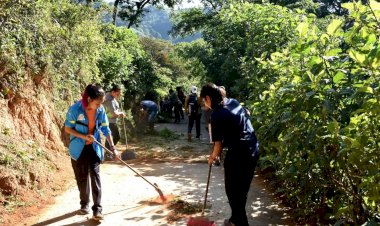 Ovacionan pobladores a gobierno antorchista de Huitzilan 