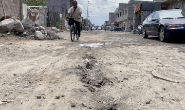 Habitantes de Texcoco, en riesgo por grietas; alcaldesa los ignora