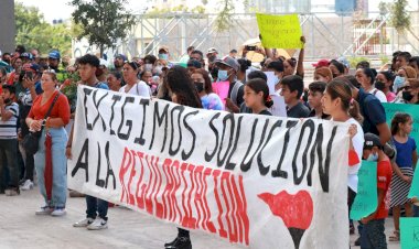 En marcha pacífica antorchistas demandan regularización de colonias y servicios 