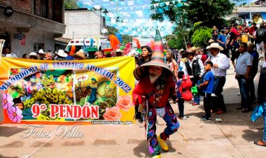 Destaca participación del grupo Huehuecóyotl en el Paseo del Pendón en honor al Señor Santiago