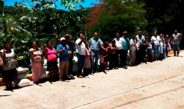 Reciben fertilizante campesinos de Chilapa de Álvarez