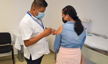 Vacunan contra covid-19 a niños y jóvenes de Huitzilan 
