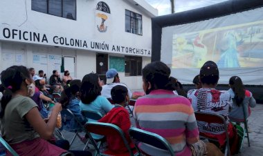 Se reactiva el cine al aire libre en colonias poblanas