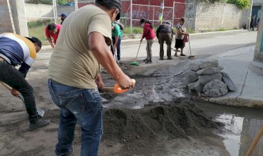Dona Antorcha material para calles de Puebla; secretaría niega obra pública 