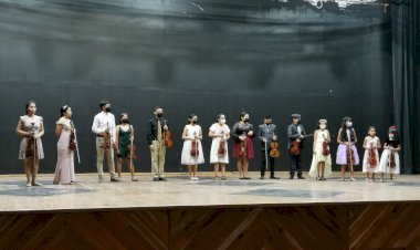 Recital de violín por el taller de mariachi infantil