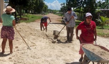 Chetumaleños se organizan para arreglar el acceso a sus colonias