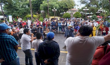 Gobierno morenista golpea y encarcela a manifestantes en Coatepec