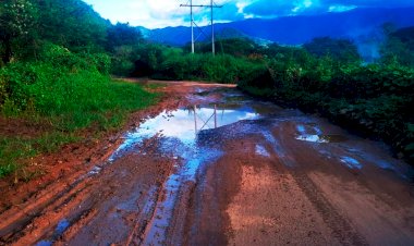 Preocupante la condición en que se encuentran las carreteras de Zirándaro de los Chávez