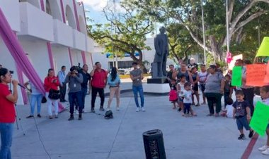 Antorchistas entregan pliego petitorio en Benito Juárez