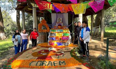 Promueven alumnos del Cobaem Carapan tradiciones y costumbres del Día de muertos