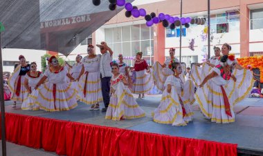 Chimalhuacanos conmemoran Día de Muertos