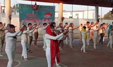 Preparatoria de Izcalli celebra Navidad con evento cultural