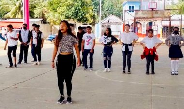 Desarrollan actividades artísticas con jóvenes de colonias populares de Chetumal