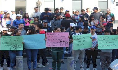 Cientos de estudiantes se manifiestan; exigen justicia por asesinato de Joel Carrera