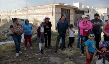 En Querétaro colonia Manuel Serrano inicia introducción de servicios para viviendas