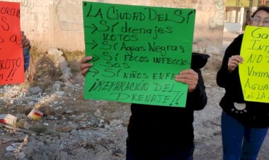 Vecinos de La Antorcha, en SLP, protestan por problemas de drenaje