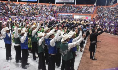 La juventud de las escuelas antorchistas llena de alegría a la Feria Tecomatlán 2023