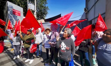 Antorchistas protestan ante SICT por mal estado de carreteras alimentadoras