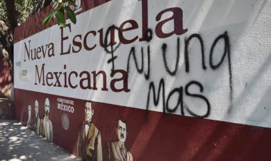Estudiantes se manifiestan contra acoso sexual en Cbtis19 de Colima
