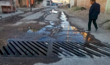 Viven familias de Prados de Santa Lucía estragos por deficiente drenaje
