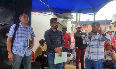 Habitantes del puerto de Veracruz y de Xalapa se unen para acudir a la oficina de Invivienda