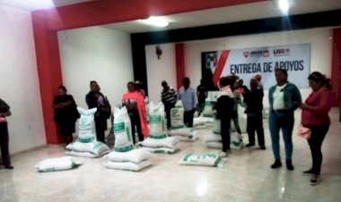 Pequeños productores antorchistas de Chilapa reciben fertilizante