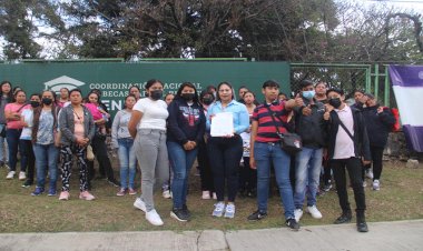 Solicitan becas para estudiantes de Telesecundaria José María Luis Mora