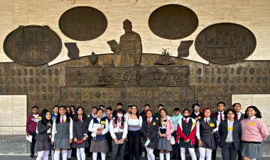 Alumnos de escuelas antorchistas visitan Cámara de Diputados en San Lázaro