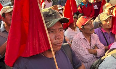 Se manifiestan antorchistas en palacio de gobierno de Oaxaca
