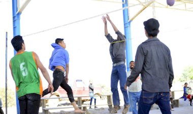 Deportistas de Mezquital realizan eliminatoria seccional de voleibol