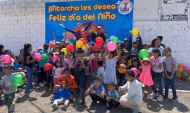 Antorchistas de Querétaro celebran a los niños por su día