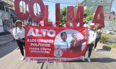 Colimenses participan en megamarcha en Guerrero y piden castigo
