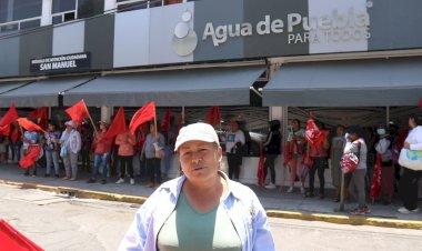 Violenta Aguas de Puebla a antorchista durante manifestación