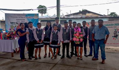 Egresan 16 jóvenes del Telebachillerato Comunitario de Apalani