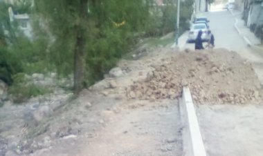 Logran antorchistas que inicie arreglo de calles en Pie de Gallo, Querétaro