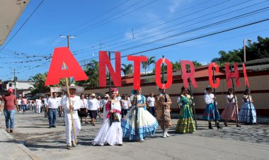 Con desfile, Antorcha da muestra de los logros del pueblo organizado
