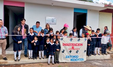 Logran habitantes de Salvador Escalante mejoramiento en infraestructura educativa